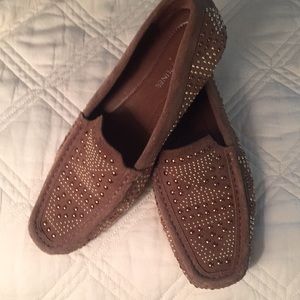 DONALD PLINER Gold studded tan flats